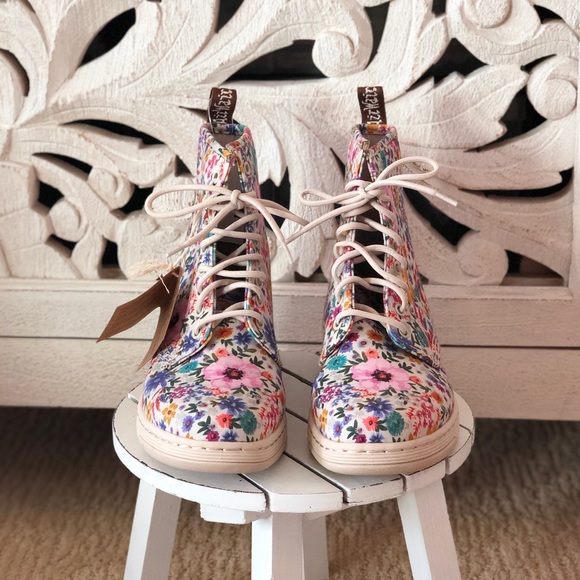 Air Wair Floral Dr. Martens - Picture 3 of 6